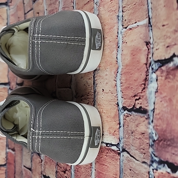 VANS CLASSIC LOWTOPS, WOMANS SIZE 7.5 EUC - Picture 9 of 11